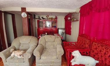 Oportunidad Única: Encantadora Casa Rentera con Patio y Garaje y 3 Departamentos, ¡Ideal para Invertir!