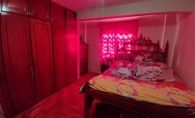Oportunidad Única: Encantadora Casa Rentera con Patio y Garaje y 3 Departamentos, ¡Ideal para Invertir!