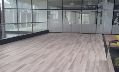 Oficina en Edificio More con Vista Parcial Al Golf