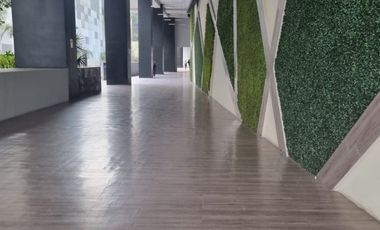 Oficina en Edificio More con Vista Parcial Al Golf