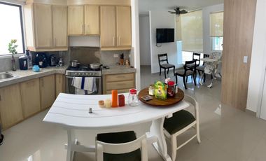 VIA SAMBORONDON, ALQUILO LINDA CASA 3 DORMITORIOS AMOBLADA