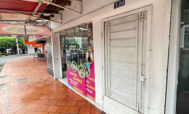 PROPIEDAD COMERCIAL EN VENTA CON DOS LOCALES Y APARTAMENTO EN LOS PATIOS