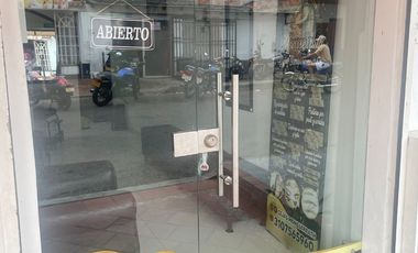 PROPIEDAD COMERCIAL EN VENTA CON DOS LOCALES Y APARTAMENTO EN LOS PATIOS