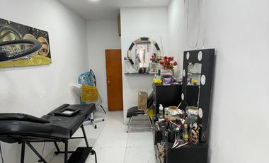 PROPIEDAD COMERCIAL EN VENTA CON DOS LOCALES Y APARTAMENTO EN LOS PATIOS