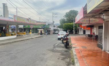 PROPIEDAD COMERCIAL EN VENTA CON DOS LOCALES Y APARTAMENTO EN LOS PATIOS