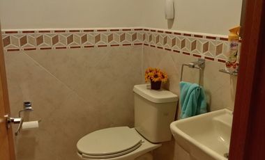 CASA EN VENTA CON ESPLENDIDO JARDIN Y CUATRO RECAMARAS CERCANA A AVE. TECNOLOGICO EN METEPEC