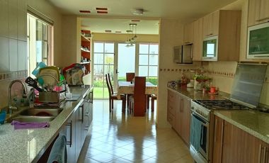 CASA EN VENTA CON ESPLENDIDO JARDIN Y CUATRO RECAMARAS CERCANA A AVE. TECNOLOGICO EN METEPEC