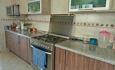 CASA EN VENTA CON ESPLENDIDO JARDIN Y CUATRO RECAMARAS CERCANA A AVE. TECNOLOGICO EN METEPEC