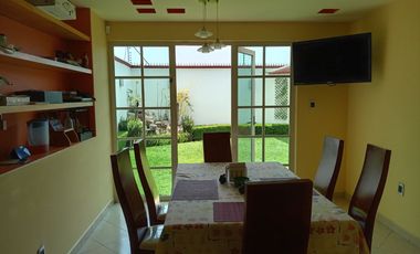 CASA EN VENTA CON ESPLENDIDO JARDIN Y CUATRO RECAMARAS CERCANA A AVE. TECNOLOGICO EN METEPEC