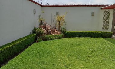 CASA EN VENTA CON ESPLENDIDO JARDIN Y CUATRO RECAMARAS CERCANA A AVE. TECNOLOGICO EN METEPEC