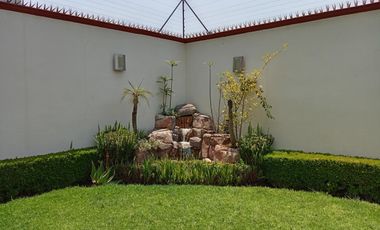 CASA EN VENTA CON ESPLENDIDO JARDIN Y CUATRO RECAMARAS CERCANA A AVE. TECNOLOGICO EN METEPEC
