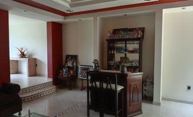 CASA EN VENTA CON ESPLENDIDO JARDIN Y CUATRO RECAMARAS CERCANA A AVE. TECNOLOGICO EN METEPEC