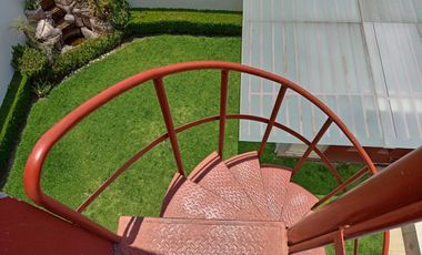 CASA EN VENTA CON ESPLENDIDO JARDIN Y CUATRO RECAMARAS CERCANA A AVE. TECNOLOGICO EN METEPEC