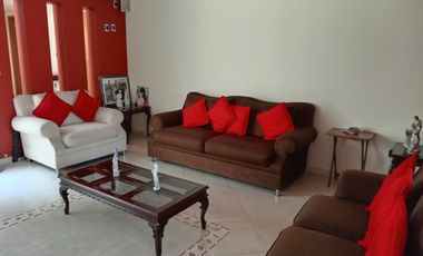 CASA EN VENTA CON ESPLENDIDO JARDIN Y CUATRO RECAMARAS CERCANA A AVE. TECNOLOGICO EN METEPEC