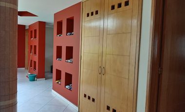 CASA EN VENTA CON ESPLENDIDO JARDIN Y CUATRO RECAMARAS CERCANA A AVE. TECNOLOGICO EN METEPEC