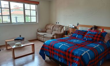 CASA EN VENTA CON ESPLENDIDO JARDIN Y CUATRO RECAMARAS CERCANA A AVE. TECNOLOGICO EN METEPEC