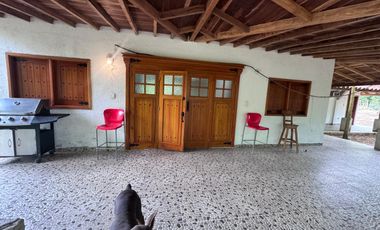 FINCA PLANA DE UNA HECTÁREA POR LA VÍA HACIA AMALFI ANTIOQUIA COLOMBIA.