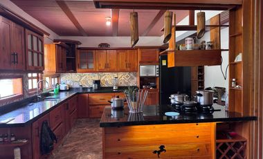 FINCA PLANA DE UNA HECTÁREA POR LA VÍA HACIA AMALFI ANTIOQUIA COLOMBIA.