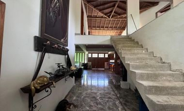 FINCA PLANA DE UNA HECTÁREA POR LA VÍA HACIA AMALFI ANTIOQUIA COLOMBIA.