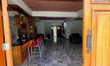 FINCA PLANA DE UNA HECTÁREA POR LA VÍA HACIA AMALFI ANTIOQUIA COLOMBIA.