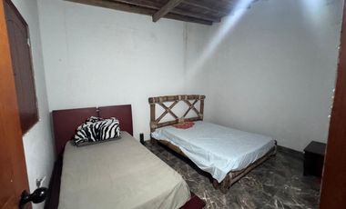 FINCA PLANA DE UNA HECTÁREA POR LA VÍA HACIA AMALFI ANTIOQUIA COLOMBIA.