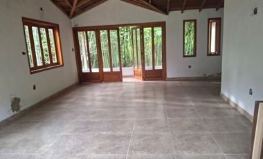 FINCA PLANA DE UNA HECTÁREA POR LA VÍA HACIA AMALFI ANTIOQUIA COLOMBIA.