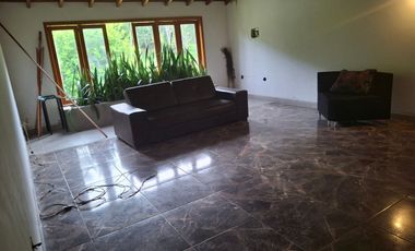 FINCA PLANA DE UNA HECTÁREA POR LA VÍA HACIA AMALFI ANTIOQUIA COLOMBIA.