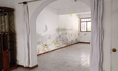 VENTA CASA CHOSICA ZONA PLANA A 10 MINUTOS DE PLAZA 182M2 $98,000