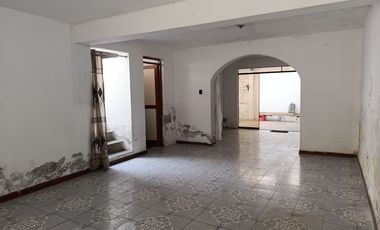 VENTA CASA CHOSICA ZONA PLANA A 10 MINUTOS DE PLAZA 182M2 $98,000