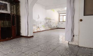 VENTA CASA CHOSICA ZONA PLANA A 10 MINUTOS DE PLAZA 182M2 $98,000