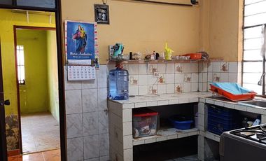 VENTA CASA CHOSICA ZONA PLANA A 10 MINUTOS DE PLAZA 182M2 $98,000