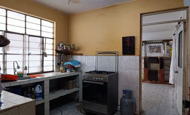 VENTA CASA CHOSICA ZONA PLANA A 10 MINUTOS DE PLAZA 182M2 $98,000