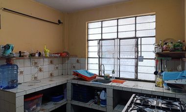 VENTA CASA CHOSICA ZONA PLANA A 10 MINUTOS DE PLAZA 182M2 $98,000