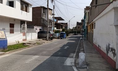 VENTA CASA CHOSICA ZONA PLANA A 10 MINUTOS DE PLAZA 182M2 $98,000