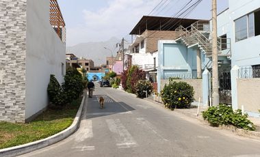 VENTA CASA CHOSICA ZONA PLANA A 10 MINUTOS DE PLAZA 182M2 $98,000
