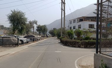 VENTA CASA CHOSICA ZONA PLANA A 10 MINUTOS DE PLAZA 182M2 $98,000