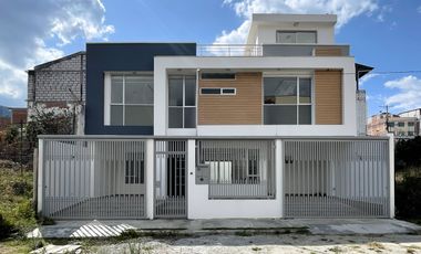 Se vende casa cuatro habitaciones a estrenar al sur de la ciudad de Loja