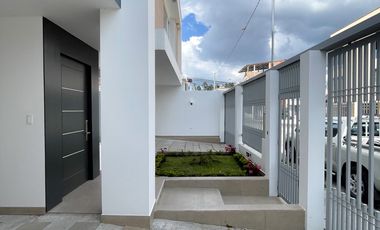 Se vende casa cuatro habitaciones a estrenar al sur de la ciudad de Loja