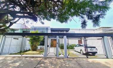 VENDO PRECIOSA CASA EN SAN ISIDRO A 1 CUDRA DE AV. JAVIER PRADO