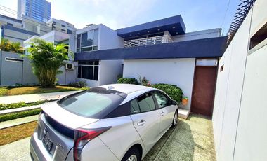 VENDO PRECIOSA CASA EN SAN ISIDRO A 1 CUDRA DE AV. JAVIER PRADO