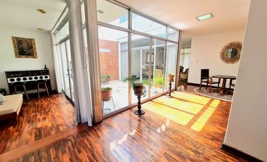 VENDO PRECIOSA CASA EN SAN ISIDRO A 1 CUDRA DE AV. JAVIER PRADO