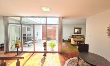 VENDO PRECIOSA CASA EN SAN ISIDRO A 1 CUDRA DE AV. JAVIER PRADO