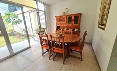 VENDO PRECIOSA CASA EN SAN ISIDRO A 1 CUDRA DE AV. JAVIER PRADO