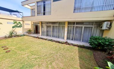 VENDO PRECIOSA CASA EN SAN ISIDRO A 1 CUDRA DE AV. JAVIER PRADO
