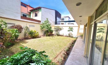 VENDO PRECIOSA CASA EN SAN ISIDRO A 1 CUDRA DE AV. JAVIER PRADO