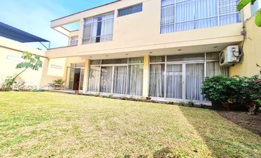 VENDO PRECIOSA CASA EN SAN ISIDRO A 1 CUDRA DE AV. JAVIER PRADO