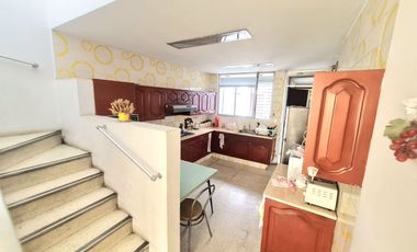 VENDO PRECIOSA CASA EN SAN ISIDRO A 1 CUDRA DE AV. JAVIER PRADO