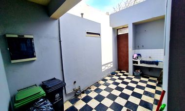 VENDO PRECIOSA CASA EN SAN ISIDRO A 1 CUDRA DE AV. JAVIER PRADO