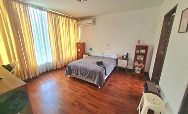 VENDO PRECIOSA CASA EN SAN ISIDRO A 1 CUDRA DE AV. JAVIER PRADO