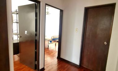 VENDO PRECIOSA CASA EN SAN ISIDRO A 1 CUDRA DE AV. JAVIER PRADO